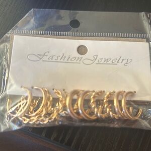 Fashion Jewelry Gold Earrings with Graduated Hoop Design